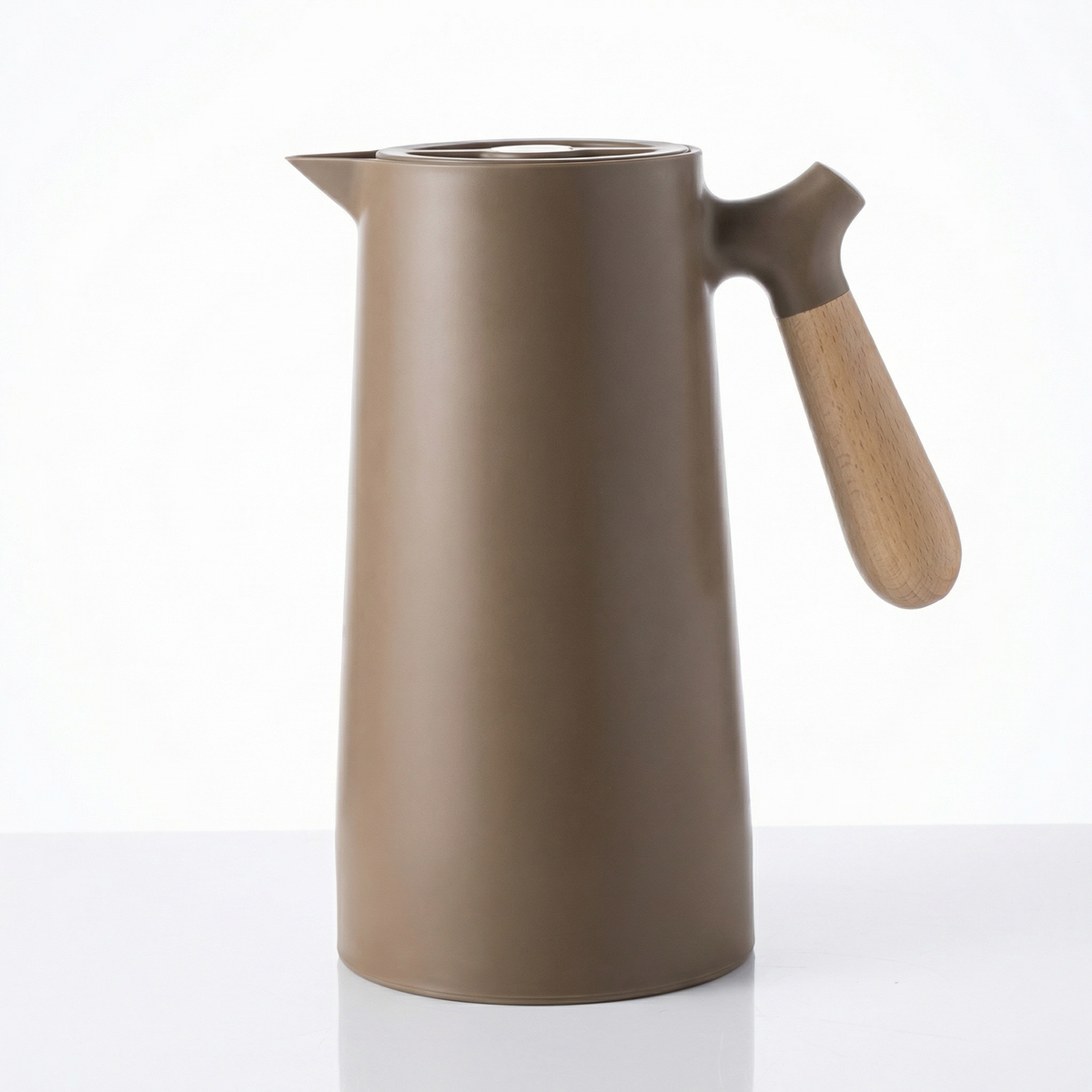 Elegant Insulated Glass Carafe with Wooden Handle for Optimal Temperature Control
