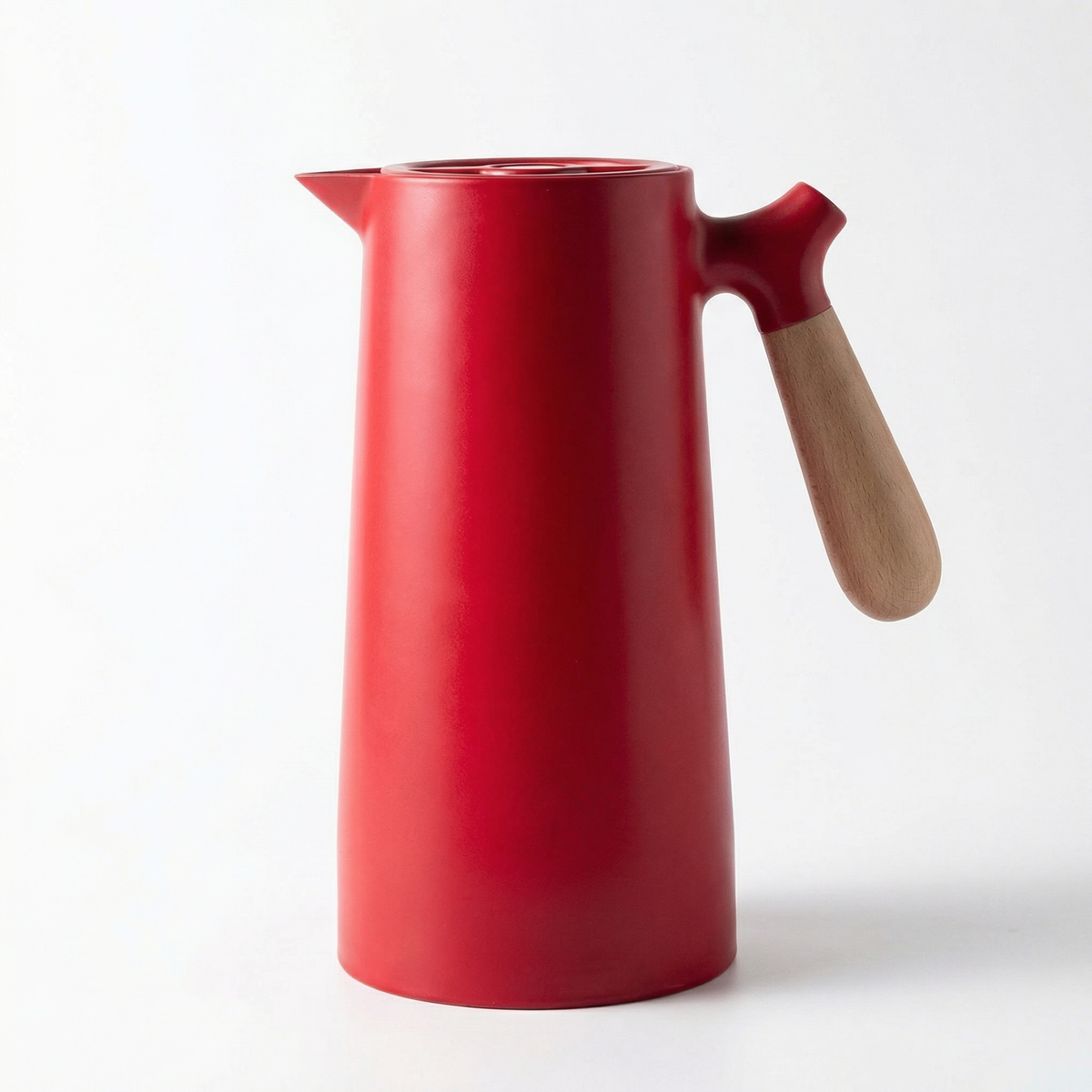 Elegant Insulated Glass Carafe with Wooden Handle for Optimal Temperature Control