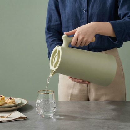 Elegant Insulated Glass Carafe with Wooden Handle for Optimal Temperature Control