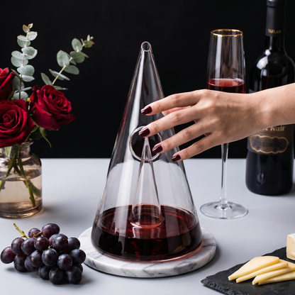 Elegant Glass Cone Wine Decanter with Optimal Aeration