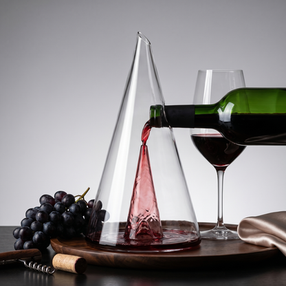 Elegant Glass Cone Wine Decanter with Optimal Aeration