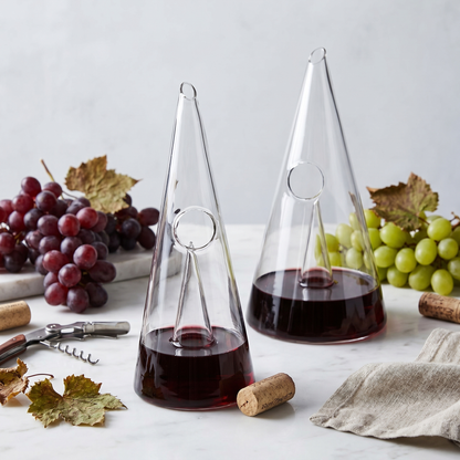 Elegant Glass Cone Wine Decanter with Optimal Aeration