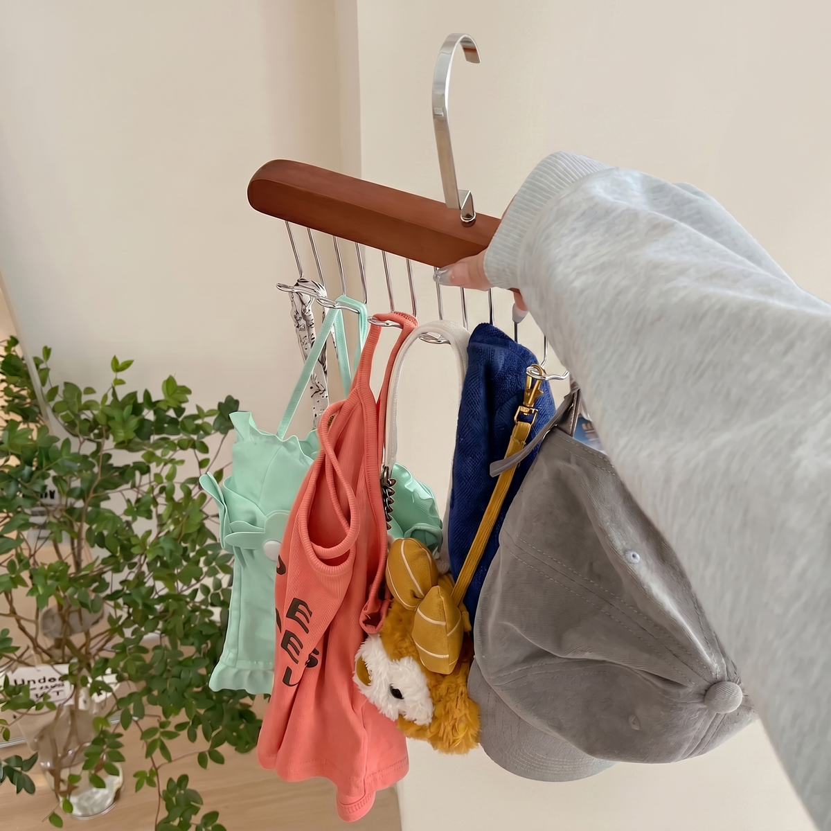 8-Hook Wooden Closet Organizer with Swivel Hanging Hook